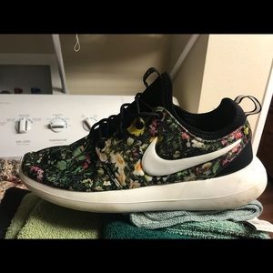 Nike Roshe Women size 10